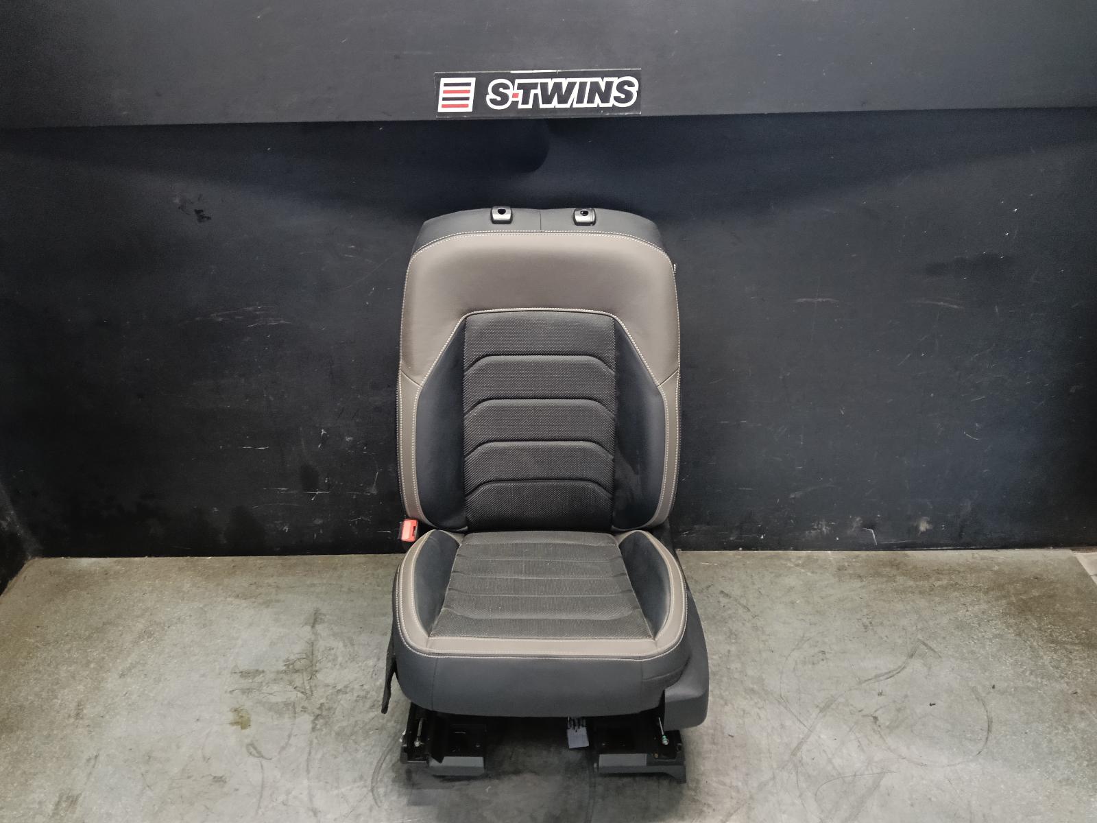 2024 VOLKSWAGEN AMAROK FRONT SEAT LH FRONT, LEATHER, BLACK W/ GREY, NF, 12/22- 0000417061
