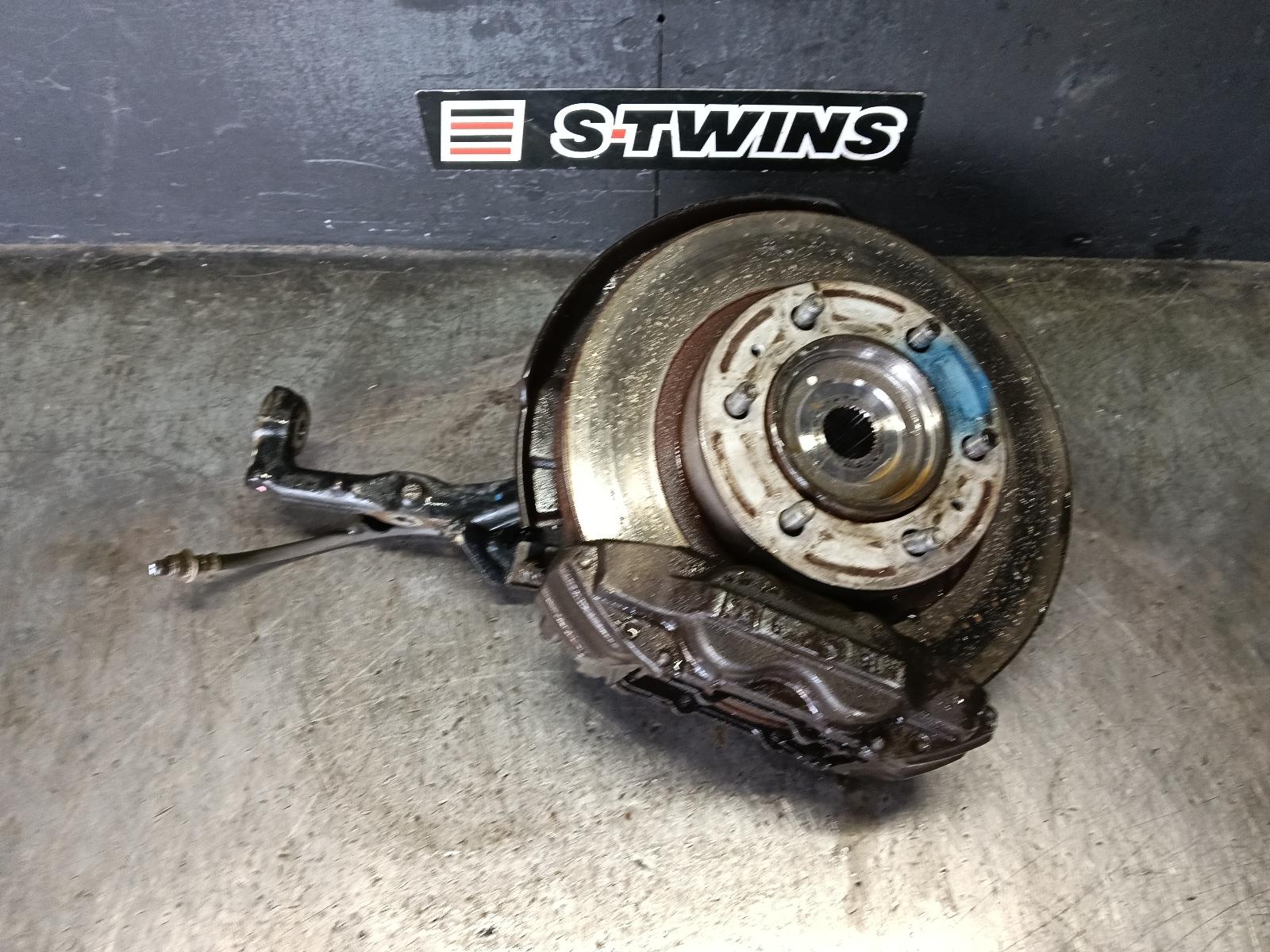 2019 TOYOTA HILUX RIGHT FRONT HUB ASSEMBLY 4WD, 06/15-09/25 0000417869