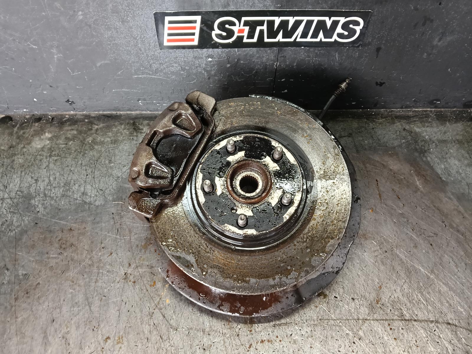 2013 TOYOTA CAMRY LEFT FRONT HUB ASSEMBLY ASV50, NON HEV, 11/11-10/17 0000419427