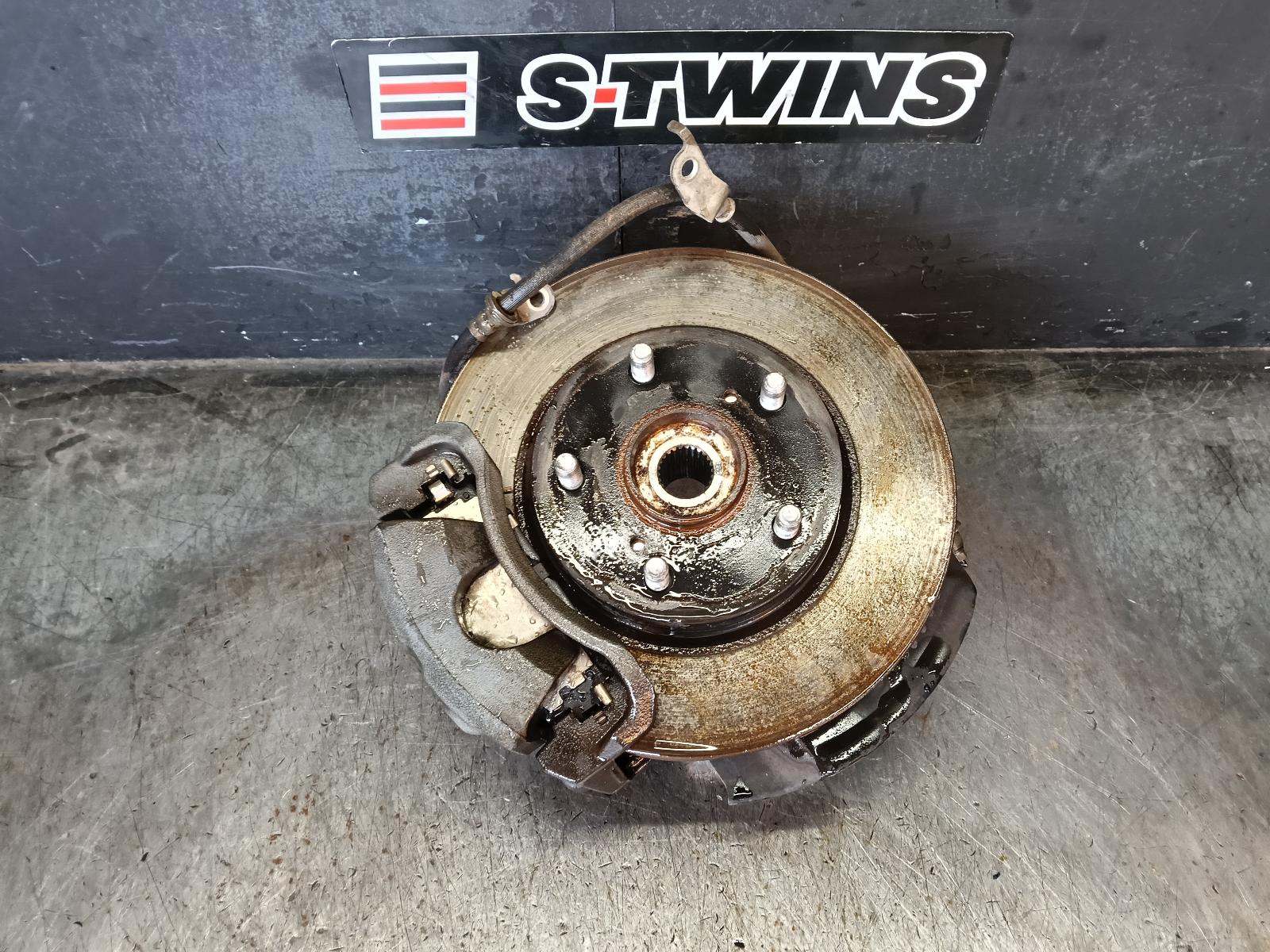 2017 TOYOTA COROLLA LEFT FRONT HUB ASSEMBLY ZRE182R, BOLT ON BEARING CARRIER TYPE, 08/12-06/18 0000421255