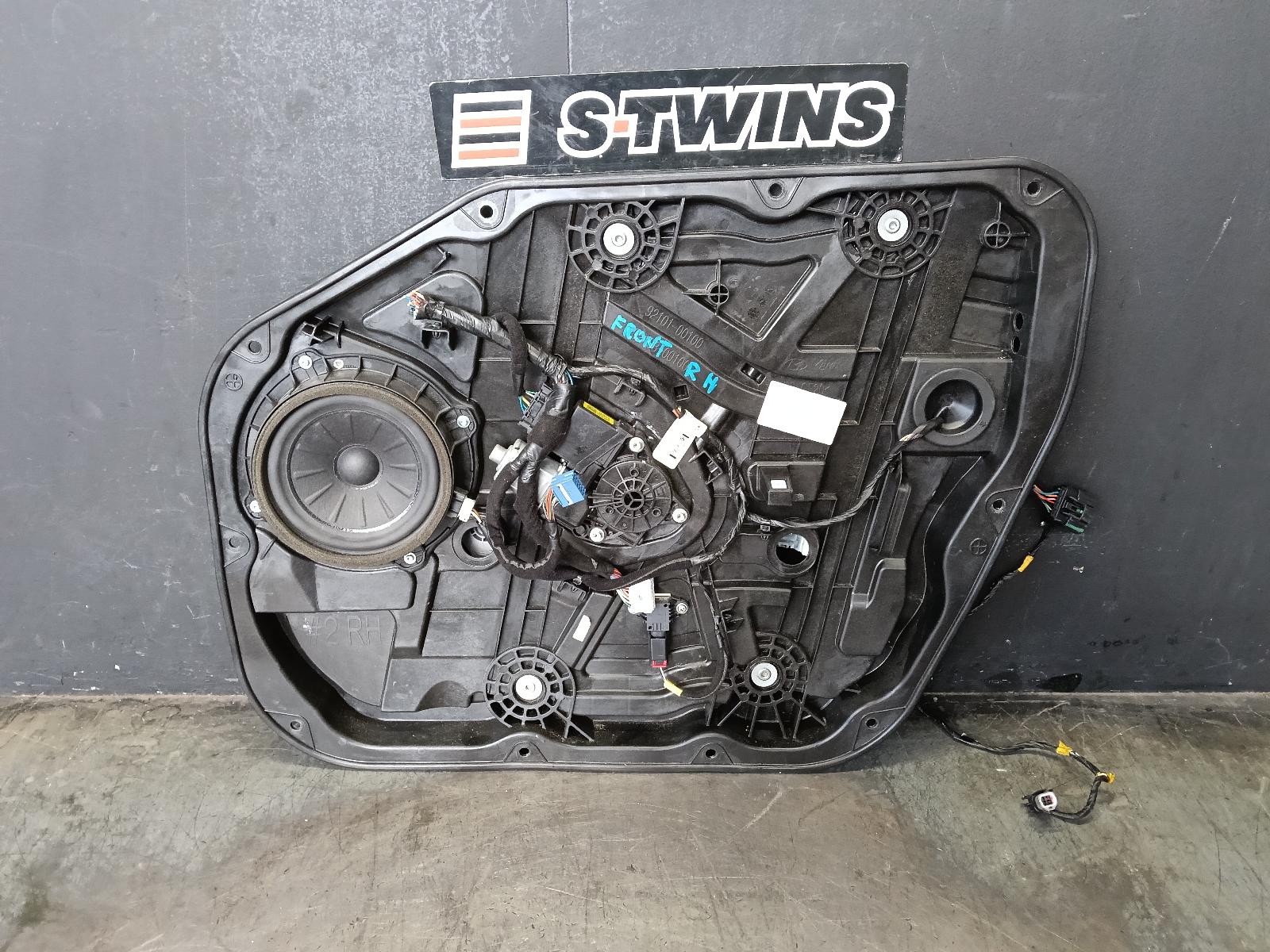 2016 HYUNDAI TUCSON RIGHT FRONT WINDOW REG MOTOR TL, DOOR REG ASSY (REG AND MOTOR), ACTIVE/ELITE/HIGHLANDER, 06/15-01/21 0000421877