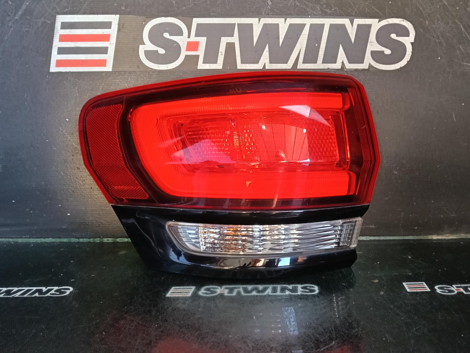 2017 JEEP GRANDCHEROKEE LEFT TAILLIGHT WK, SRT/75TH ANNIV/TRACKHAWK/BLACKHAWK, BLACK BEZEL, 04/13-02/22 0000407270