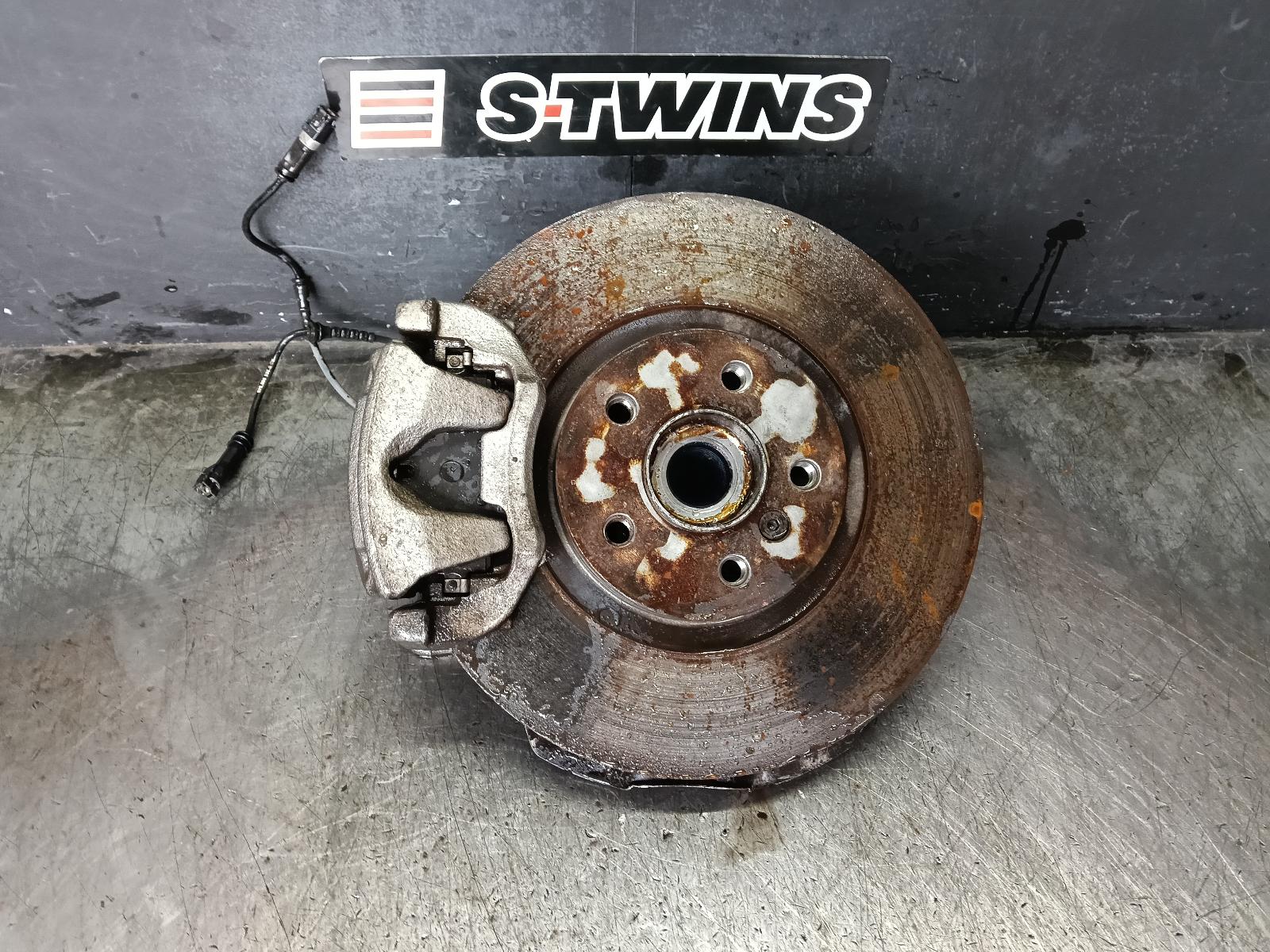 2018 BMW X1 LEFT FRONT HUB ASSEMBLY F48, 08/15-06/22 0000423026