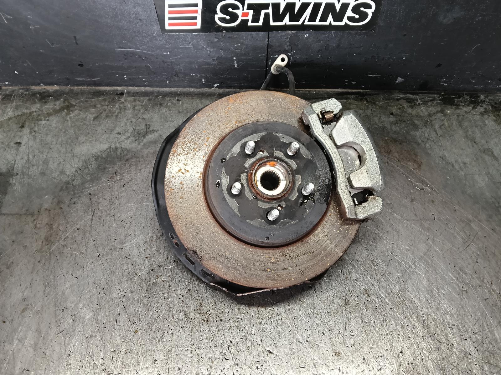 2018 TOYOTA COROLLA RIGHT FRONT HUB ASSEMBLY E210, 07/18- 0000423135