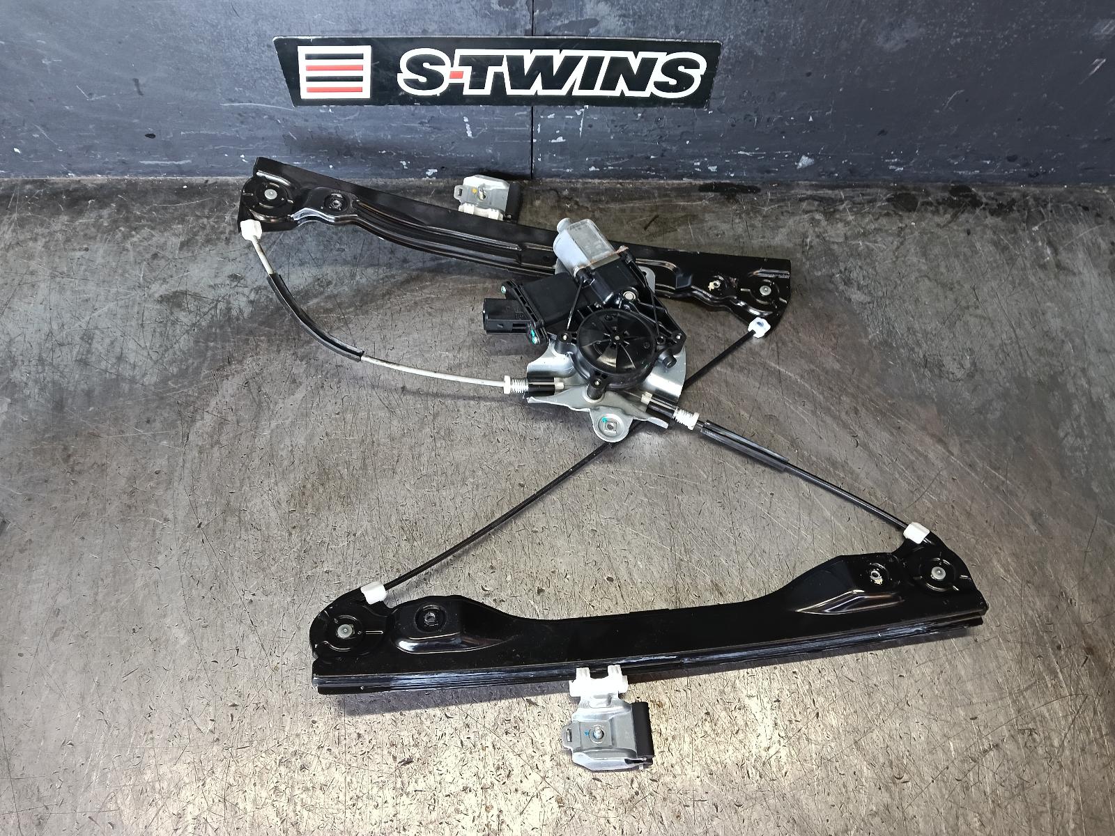 2014 HOLDEN CRUZE RIGHT FRONT WINDOW REG MOTOR DOOR REG ASSY (REG AND MOTOR), JH, 03/11-01/17 0000423369