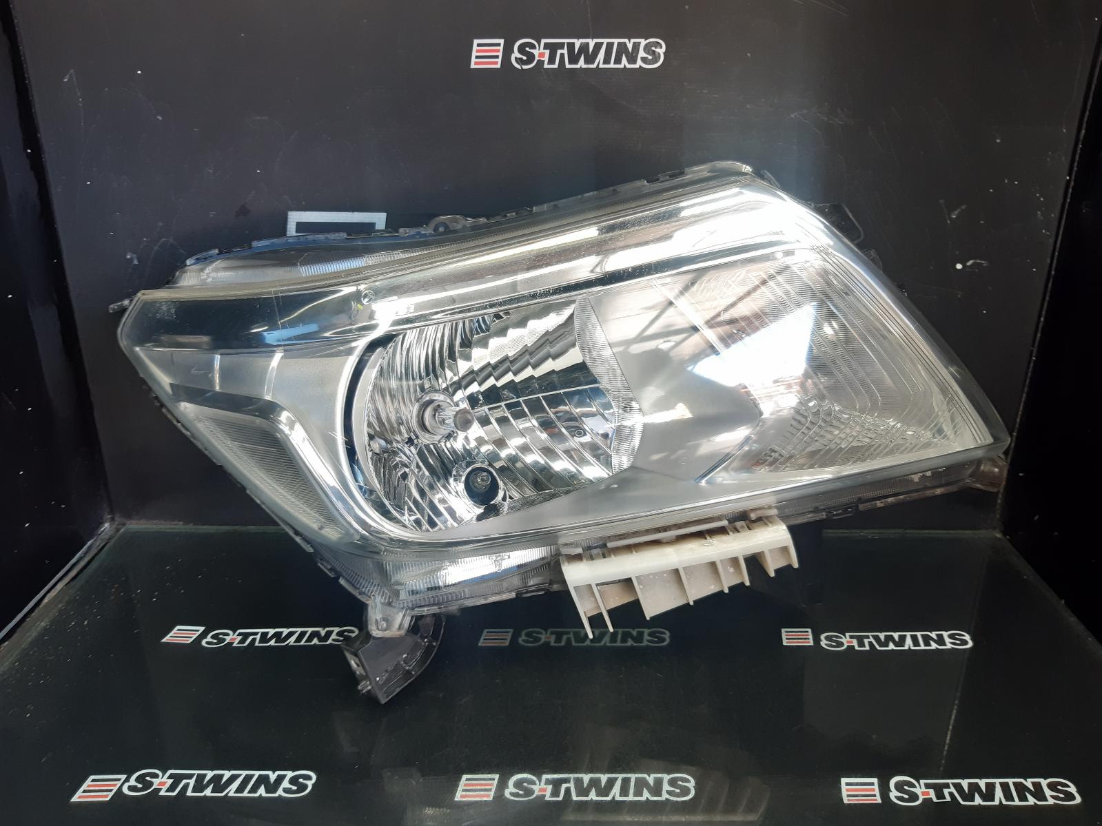2017 NISSAN NAVARA RIGHT HEADLAMP NP300, SL/SL WARRIOR/DX/RX, HALOGEN TYPE, CHROME TYPE, 04/15-11/20 0000354032