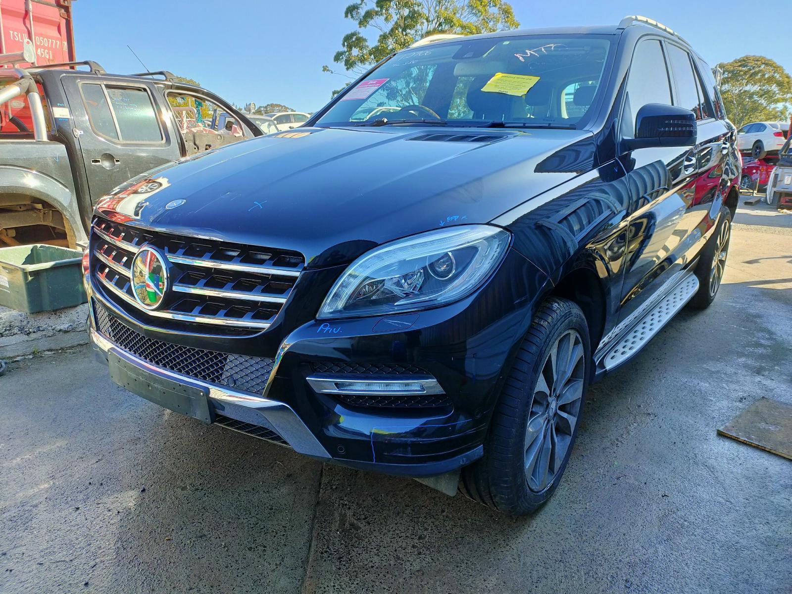 2012 MERCEDES M CLASS RIGHT FRONT DOOR WINDOW W166, 03/12-01/16