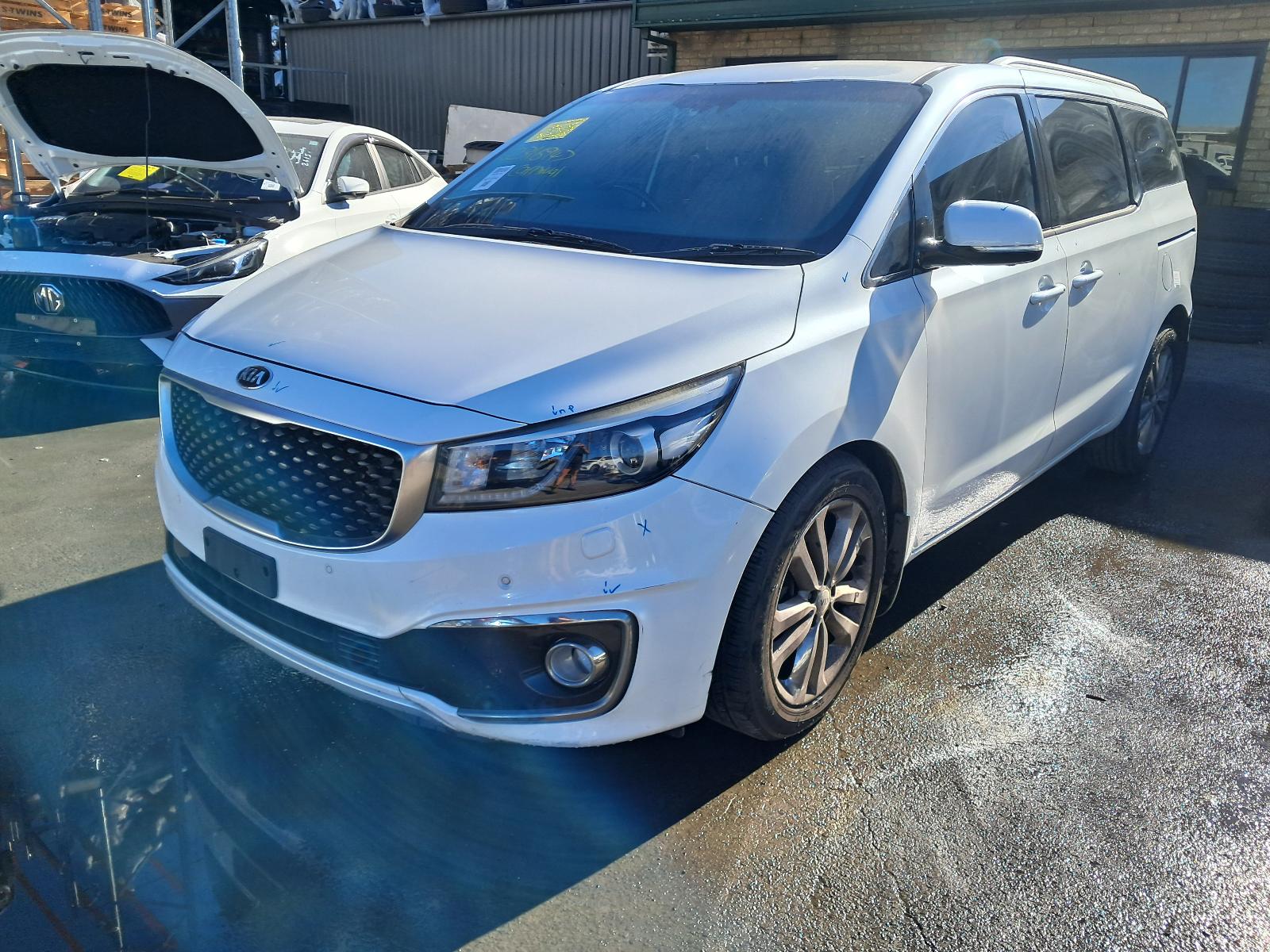 2017 KIA CARNIVAL/GRAND CARNIVAL COURTESY LIGHT YP, FRONT LIGHT, W/ POWER TAILGATE & POWER SLIDE DOOR SWITCHES TYPE, 12/14-10/20