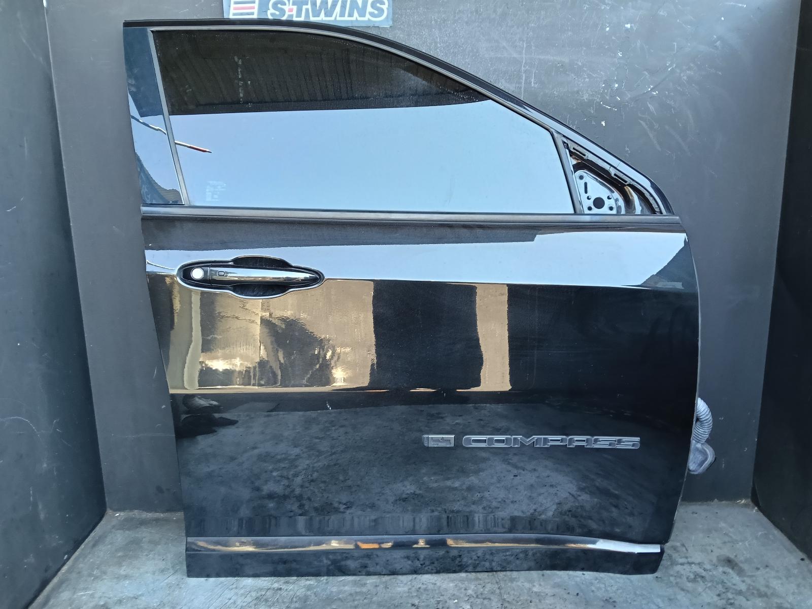 2021 JEEP COMPASS RIGHT FRONT DOOR M6, 10/17