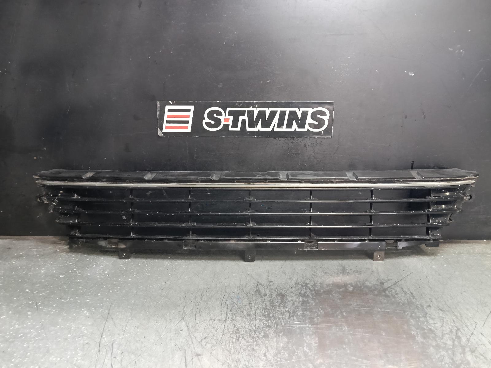 2018 TOYOTA COROLLA GRILLE E210, BUMPER GRILLE (CENTRE), ASCENT SPORT, HATCH, 07/18-08/22 0000425050