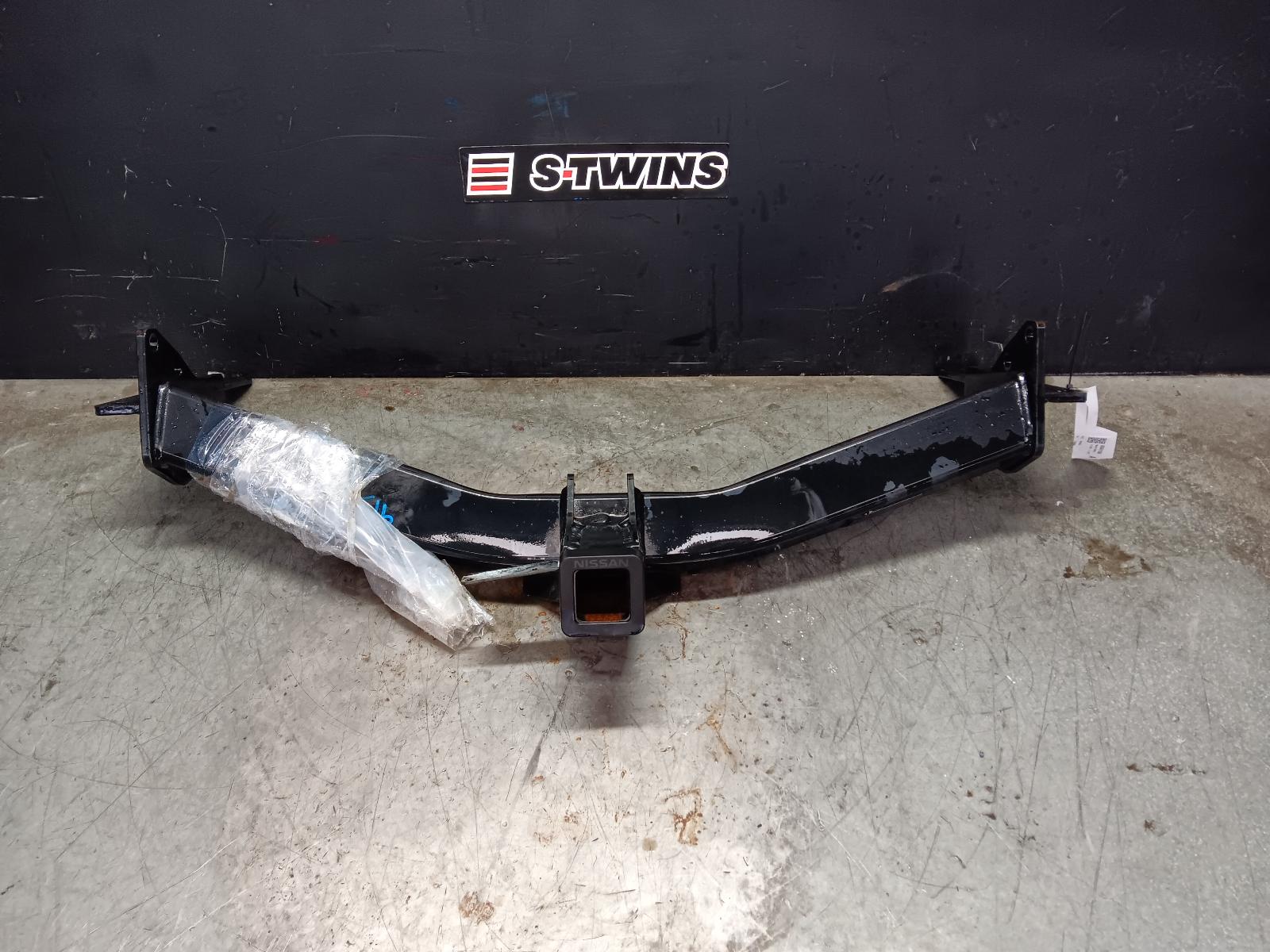 2018 NISSAN NAVARA TOWBAR NP300, GENUINE, CAB CHASSIS, 04/15-11/20 0000411560