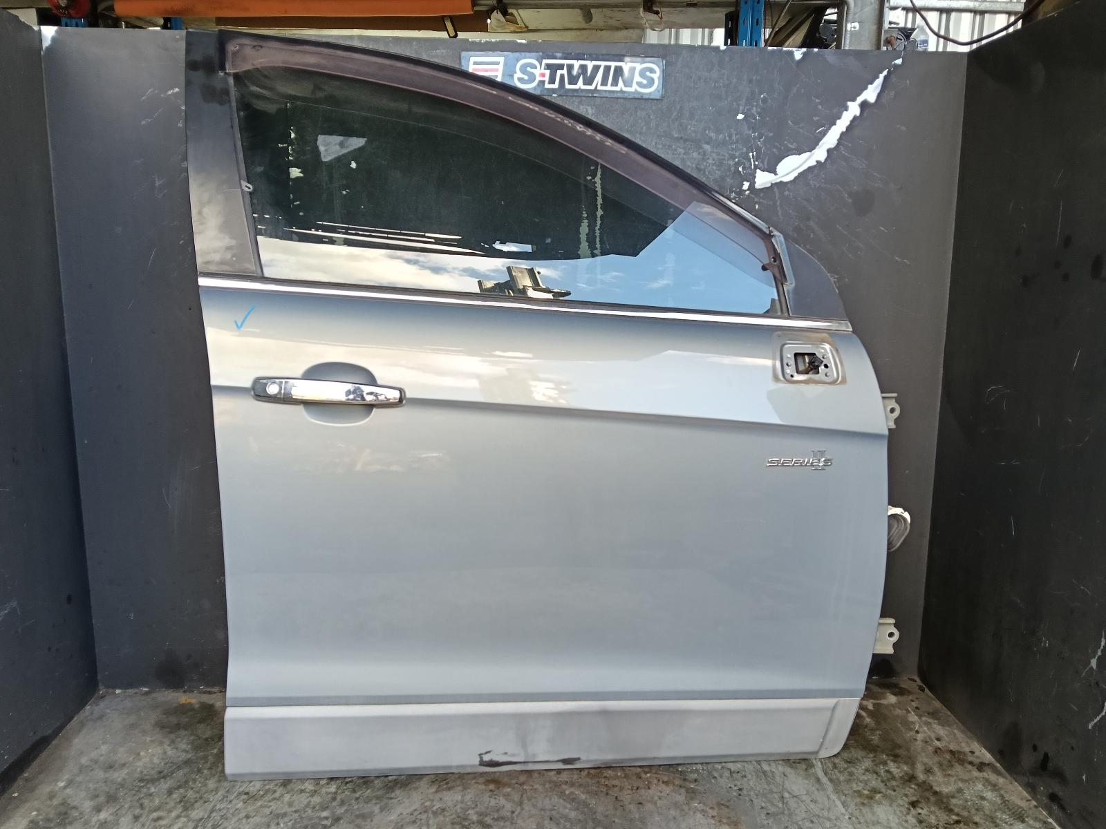 2013 HOLDEN CAPTIVA RIGHT FRONT DOOR CG, LS/LT/LTZ (4TH VIN = C), W/ KEYLESS ENTRY TYPE, 12/13-06/18 0000399226