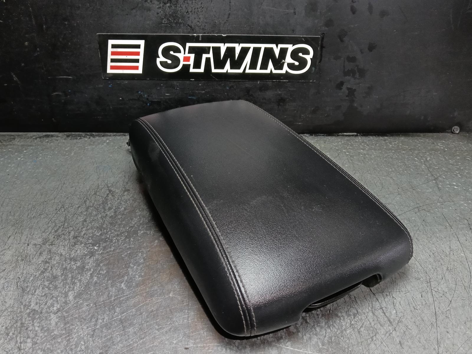 2023 HYUNDAI SANTA FE CONSOLE AUTO T/M, TM, CONSOLE LID ONLY, LEATHER, BLACK, 03/18-10/23 0000429700
