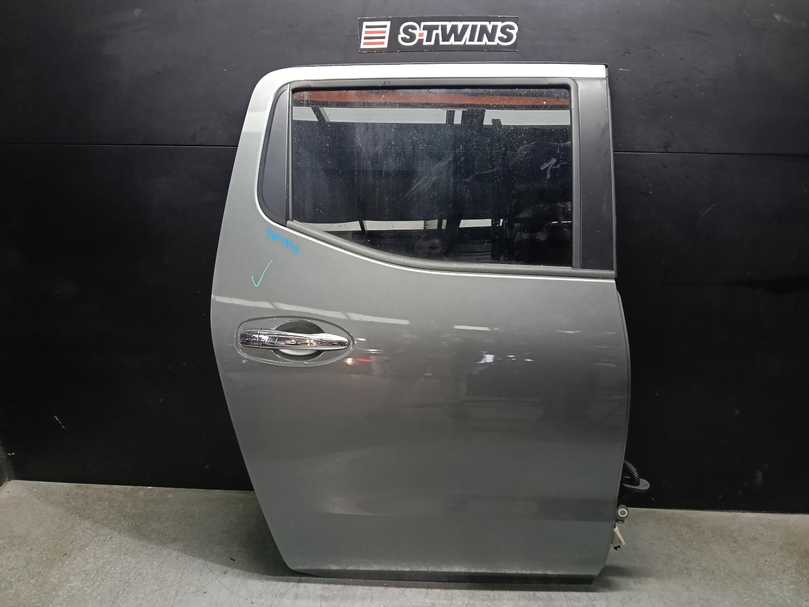 2024 NISSAN NAVARA RIGHT REAR DOOR SLIDING NP300, DUAL CAB, 04/15-12/25 0000408180