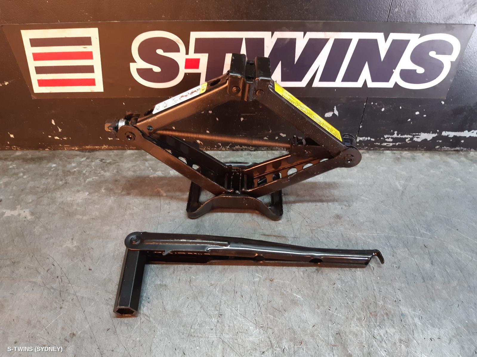 2010 Jeep Patriot Jack Tool Kit 0000121806 STWINS SPARES