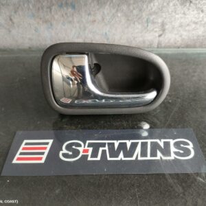 2002 Ford Laser Door Handle Inner Lhf-Lhr Dark Grey Backing W/ Chrome Handle Kn-Kq 02/99-09/02 0000141884