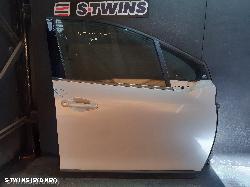 2017 Peugeot 2008 Right Front Door 215256
