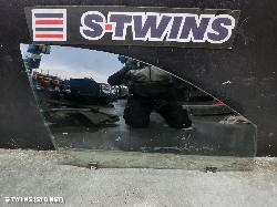 2010 Toyota Camry Right Front Door Window 0000121000