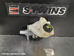 2008 Land Rover Freelander Master Cylinder 0000167385