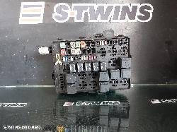 2014 Chrysler 300C Fuse Box 0000188689