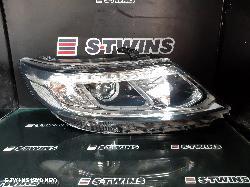 2013 Kia Sorento Right Headlamp 0000231861