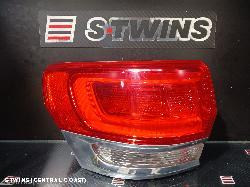 2014 Jeep Grandcherokee Left Taillight Wk Laredo/Overland/Limited W/ Chrome Bezel 04/13-02/22 0000215204