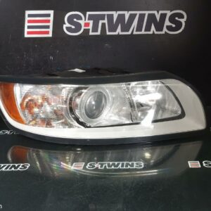 2012 Volvo V50 Right Headlamp Halogen (White Insert) Al P/N 0301237602 W/ Beam Adj. 10/07-08/12 271652