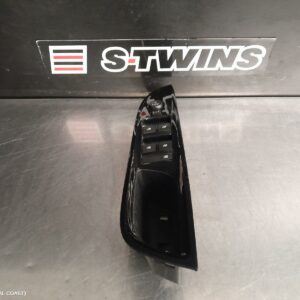 2015 Holden Commodore Pwr Dr Wind Switch Rh Front (Master Switch) Wagon/Sedan Non Evoke Type Vf 05/13-12/17 285707
