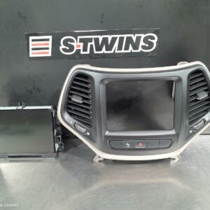 2014 Jeep Cherokee Radio Cd Dvd Sat Tv Kl Head Unit W/ Display Unit 8.4 Touchscreen W/ Sat Nav Type 02/14-11/22 305953