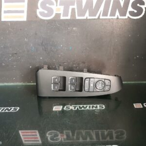 2016 Kia Carnival/Grand Carnival Pwr Dr Wind Switch Rh Front (Master Switch) Non Auto Fold Mirror Switch Auto Type (Drivers Window) Yp 02/15-10/20 303090