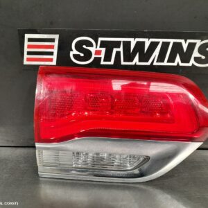 2014 Jeep Grandcherokee Rear Garnish Tailgate Lamp (Lh Side) Wk Laredo/Overland/Summit/Limited Chrome Bezel 04/13-02/22 301383