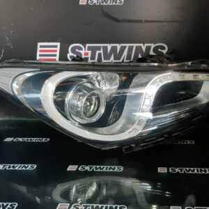 2013 Hyundai I40 Right Headlamp Vf Xenon 09/11-05/15 300972