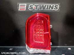 2018 Chrysler 300C Left Taillight Lx2 Red Insert Type 01/15-12/21 229303