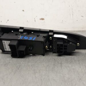 2004 Mazda 3 Pwr Dr Wind Switch Rh Front (Master Switch) Bk 01/04-04/09 55942