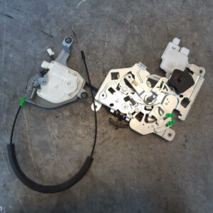 2011 Nissan Elgrand Door Boot Gate Lock E52 Left Rear Door Lock 08/10- 104589