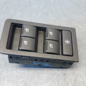 2005 Holden Commodore Pwr Dr Wind Switch Front Centre Masterswitch 4 Way Switch Silver 10/02-09/07 60113